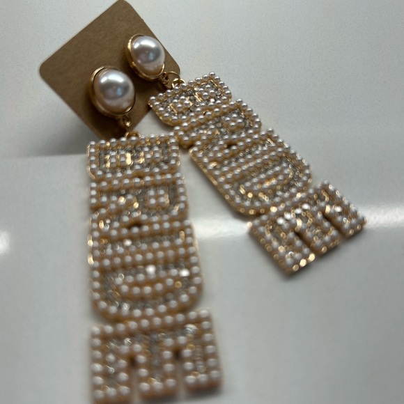 NEW sparkly BRIDE earrings! Rhinestone & Pearl-catches the light! ✨check video✨ - Picture 6 of 10